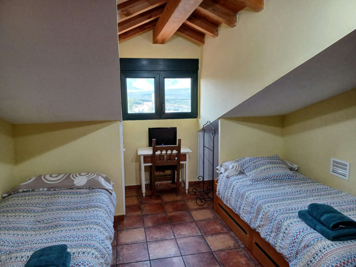 Habitación con dos camas individuales Casa Rural La Libélula de Gredos